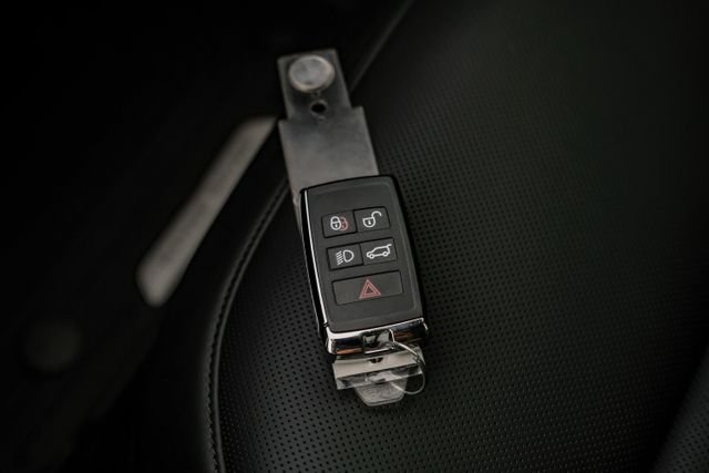New 2026 Belgravia Green Land Rover SE image 73