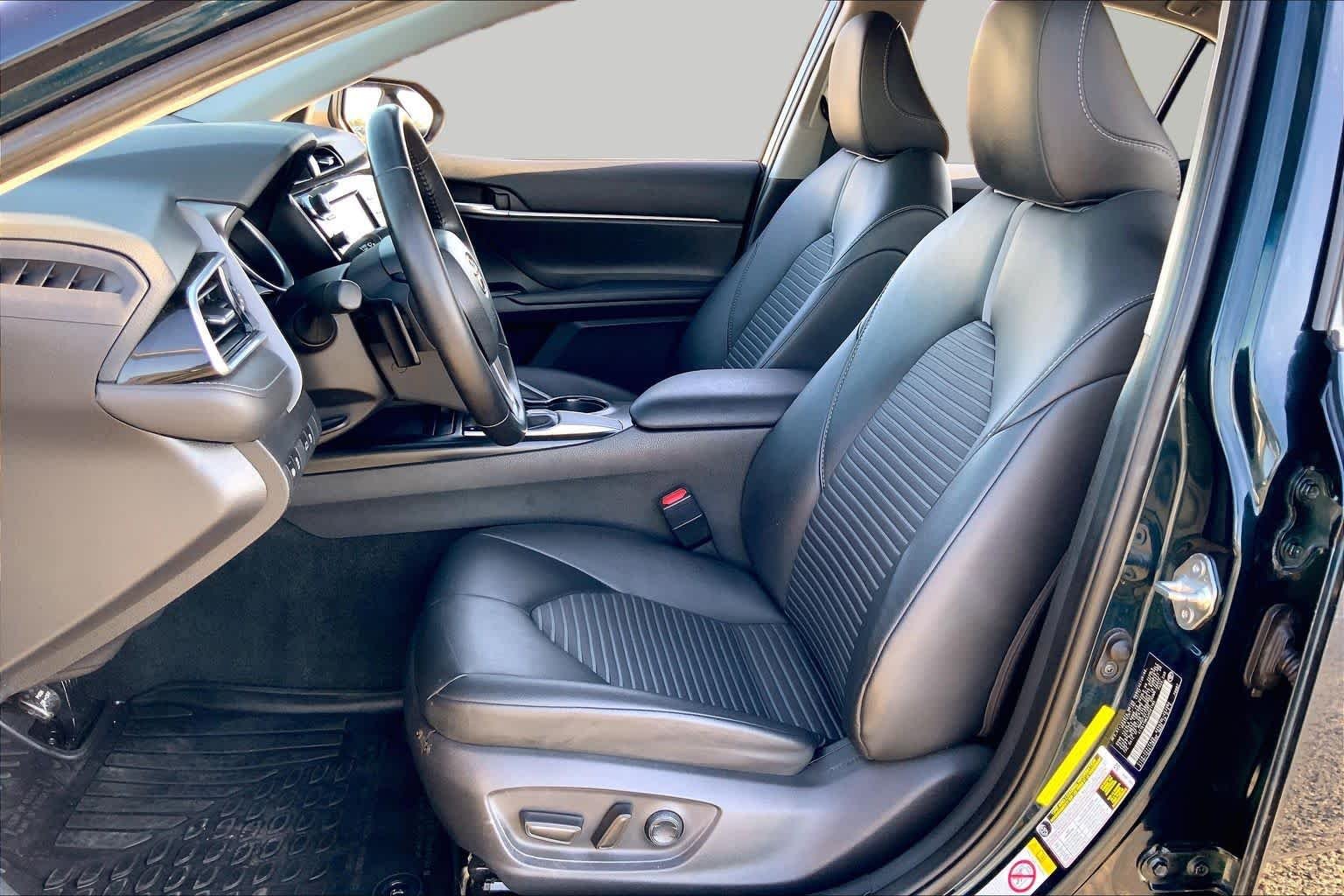 Used 2018 Galactic Aqua Mica Toyota SE image 8