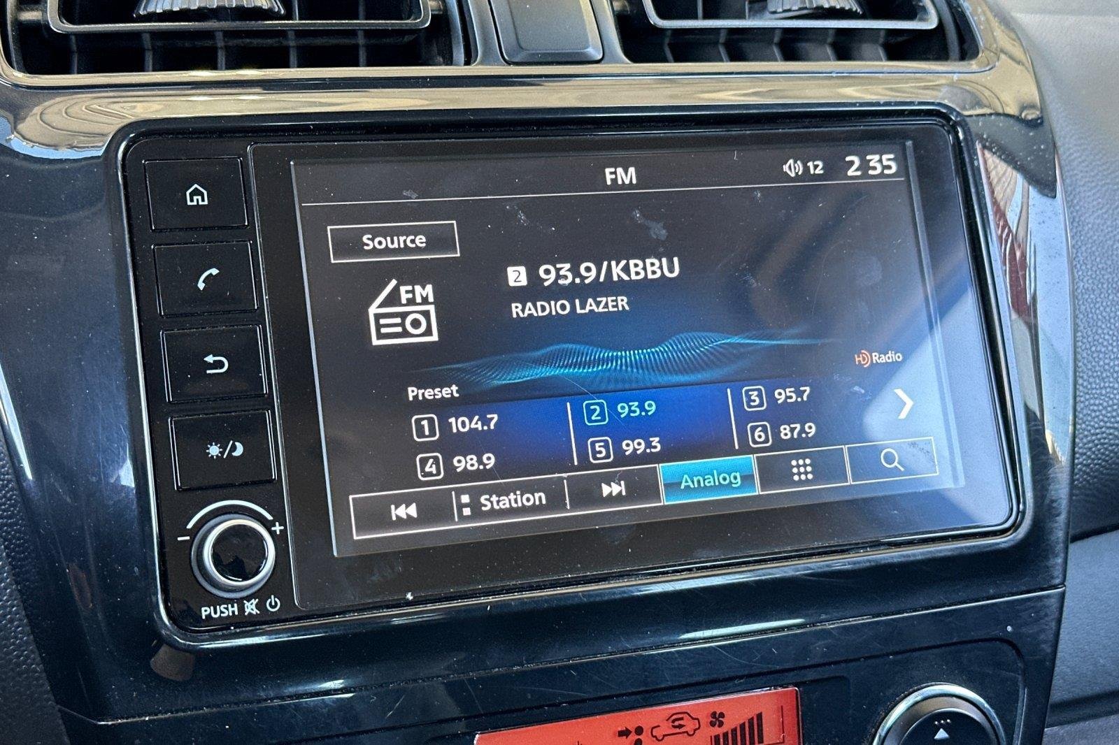 Used 2024 White Diamond Mitsubishi ES image 18