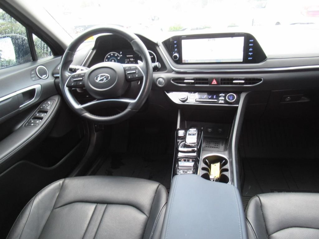 Used 2022 Black Hyundai Limited image 13