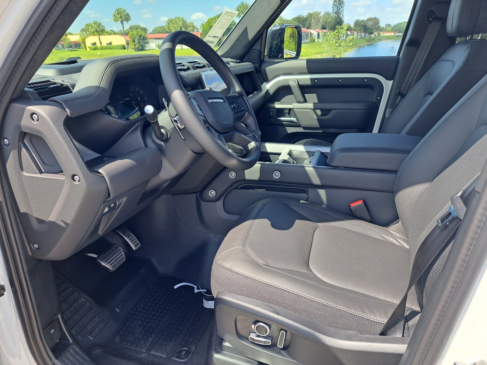 2025 Land Rover Defender V8 - Photo 9