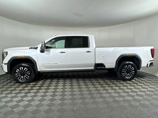Used 2025 White Frost GMC Denali Ultimate image 7