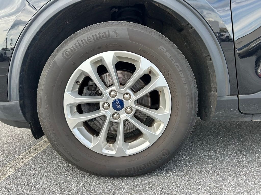 Used 2022 Black Ford SE image 28