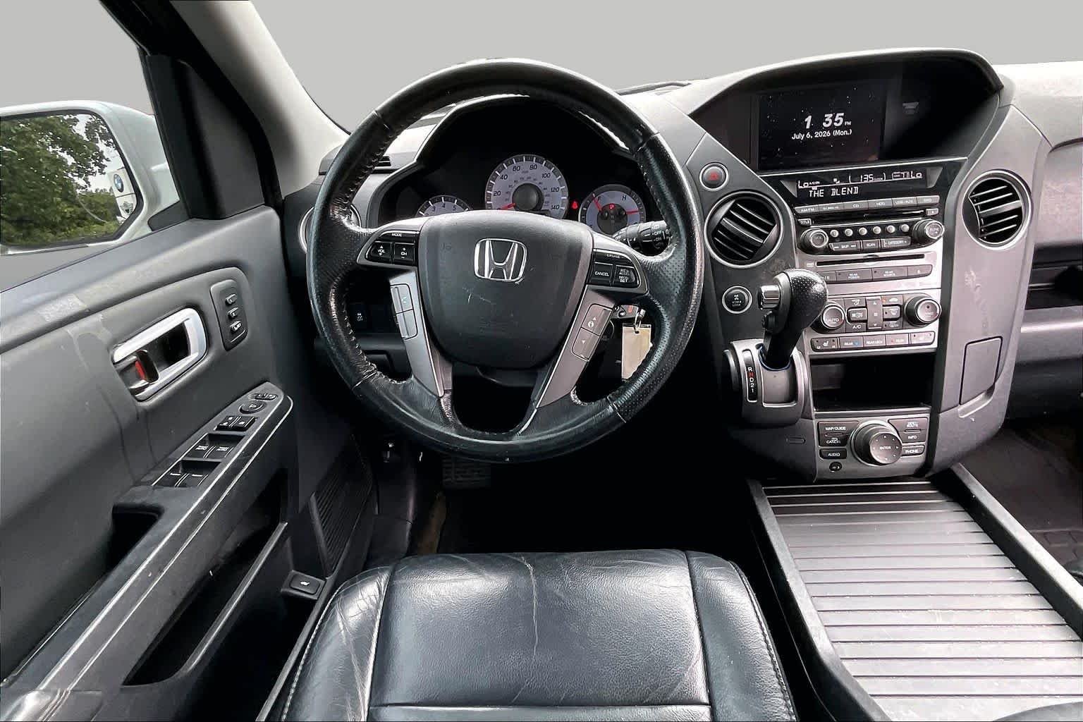 Used 2014 White Diamond Pearl Honda Touring image 5