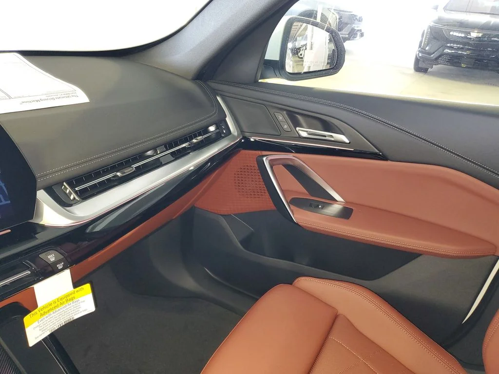Used 2026 Mineral White Metallic BMW xDrive28i image 19