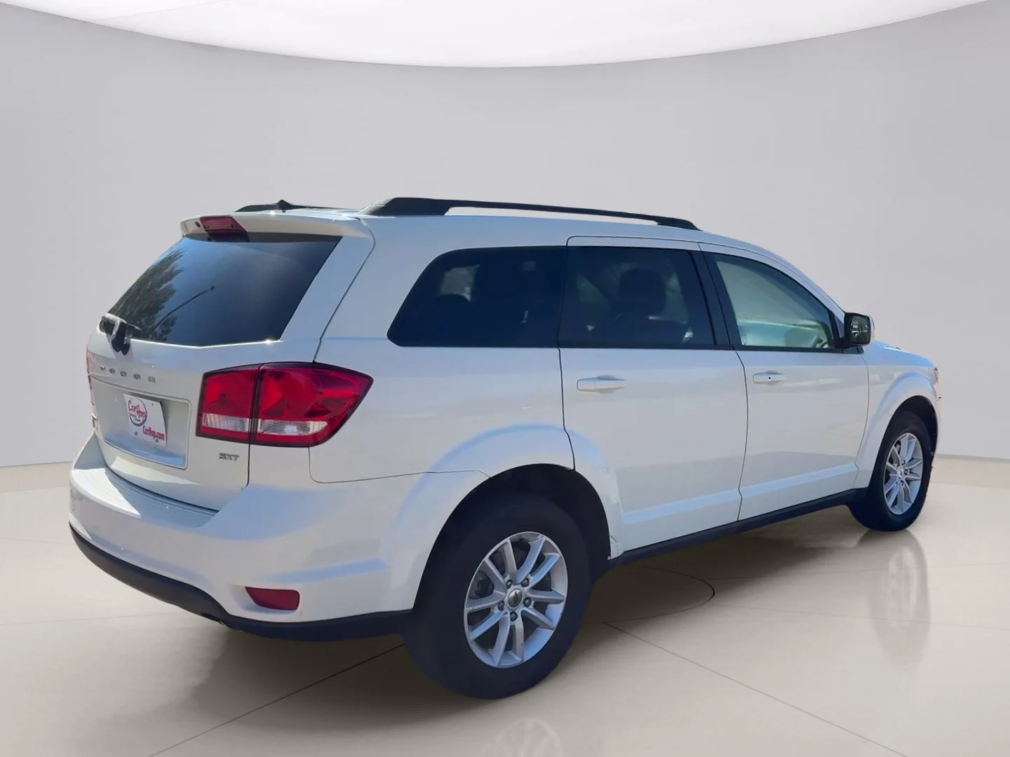 Used 2018 White Dodge SXT image 5