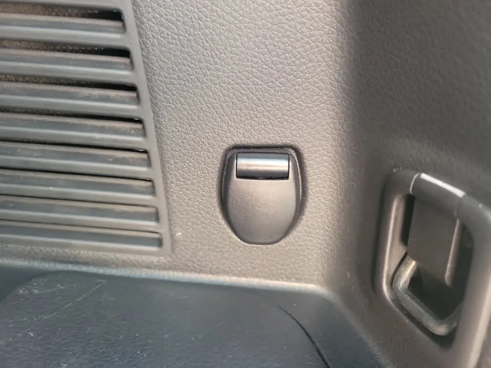 Used 2018 Brilliant Silver Nissan SV image 27