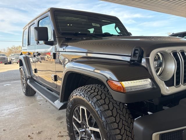 New 2026 Granite Crystal Metallic Clear-Coat Exterior Paint Jeep Sahara image 42