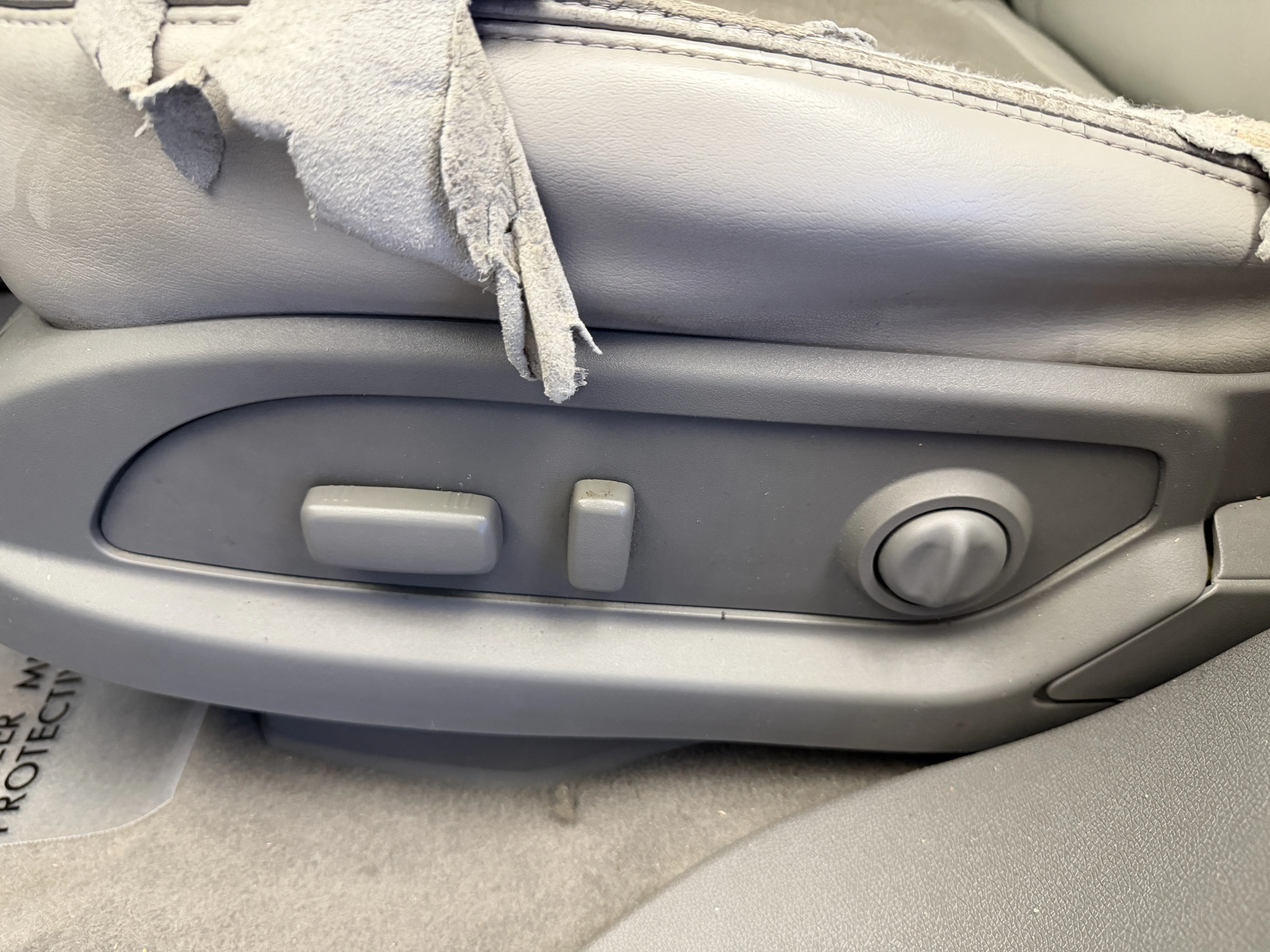 Used 2011 Dark Blue Metallic Chevrolet LT w/2LT image 17