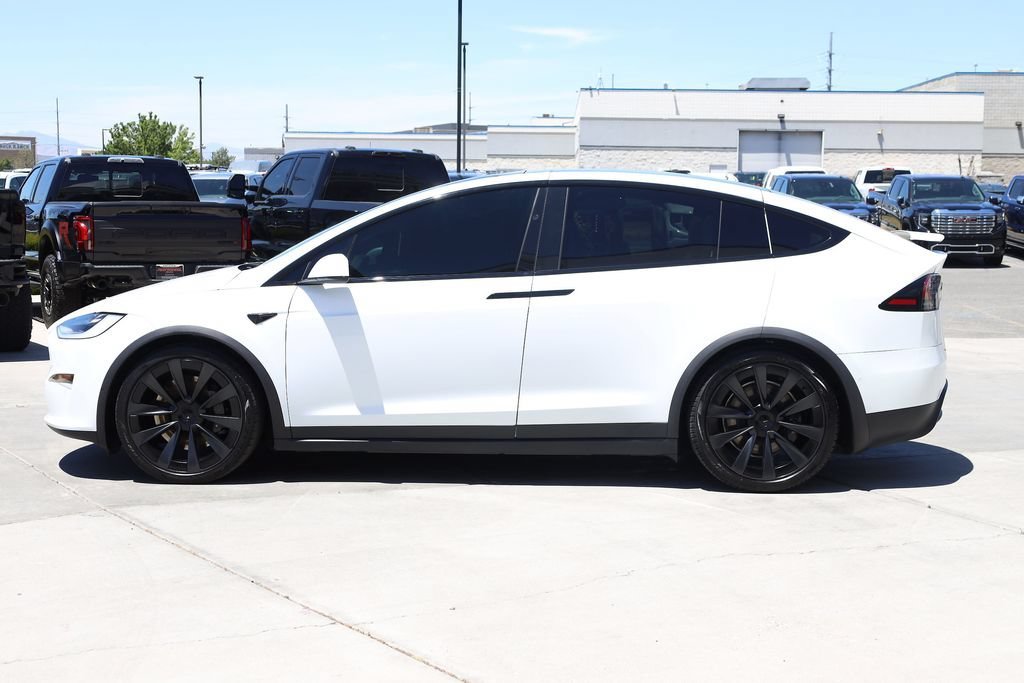 Used 2022 White Tesla Plaid image 3