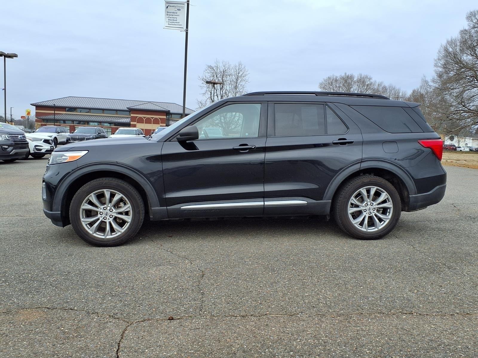 Used 2021 Agate Black Metallic Ford XLT image 3
