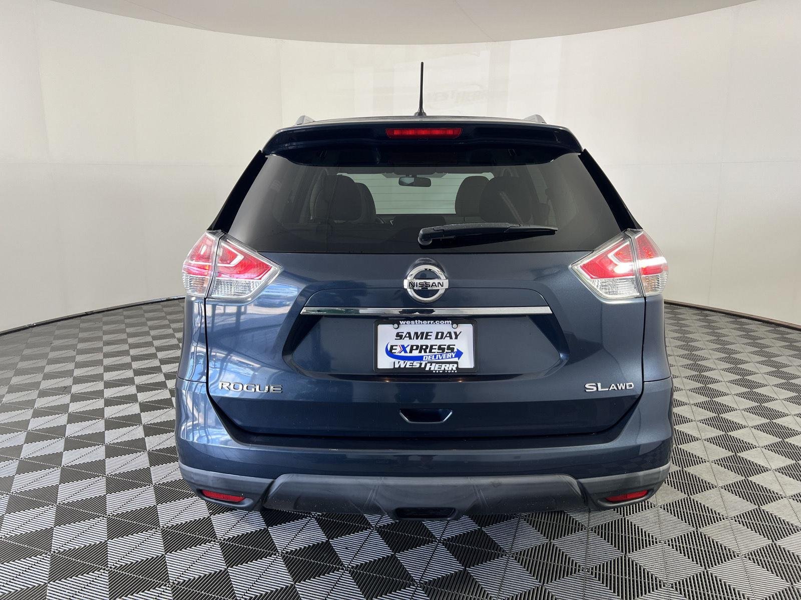 Used 2016 Arctic Blue Metallic Nissan SL image 31