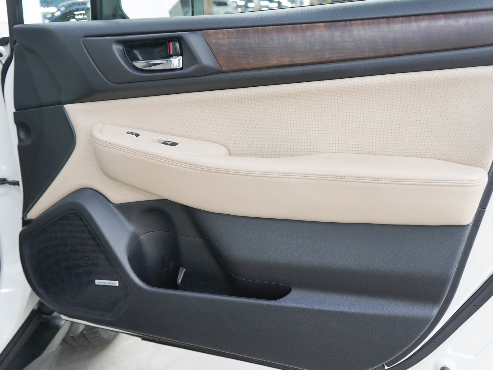 Used 2015 Crystal White Pearl Subaru 2.5i image 9