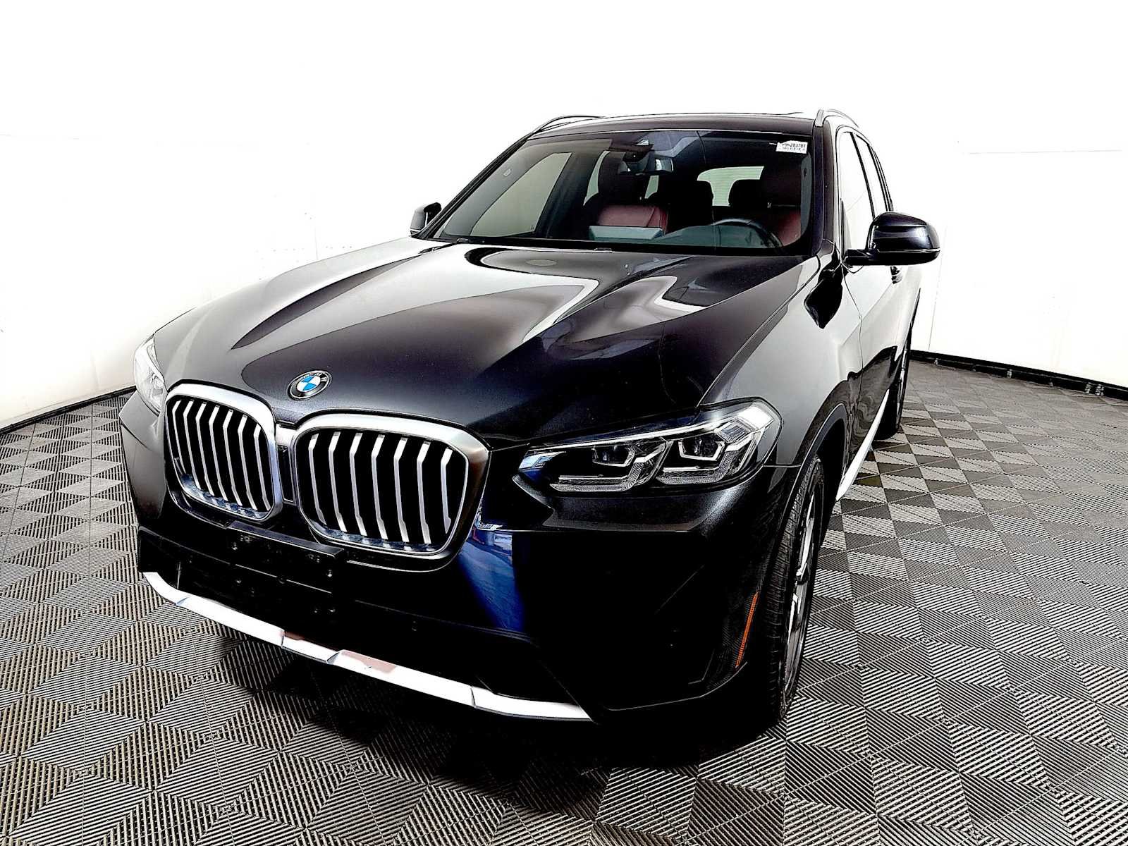 Used 2023 Dark Graphite Metallic BMW xDrive30i image 3