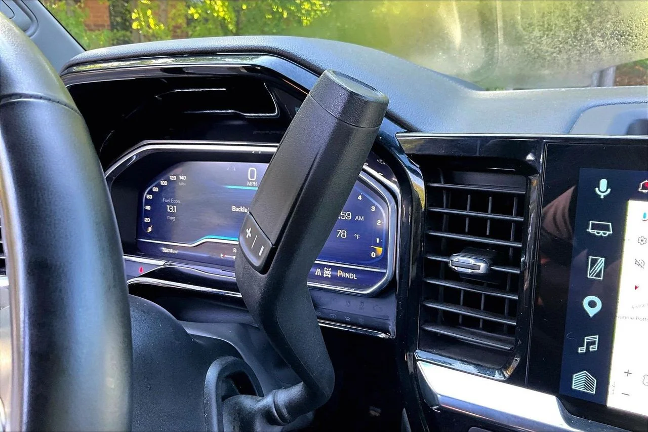 Used 2025 White Chevrolet LT image 30