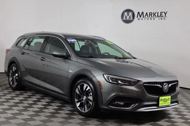 2018 Buick Regal Essence AWD's photo