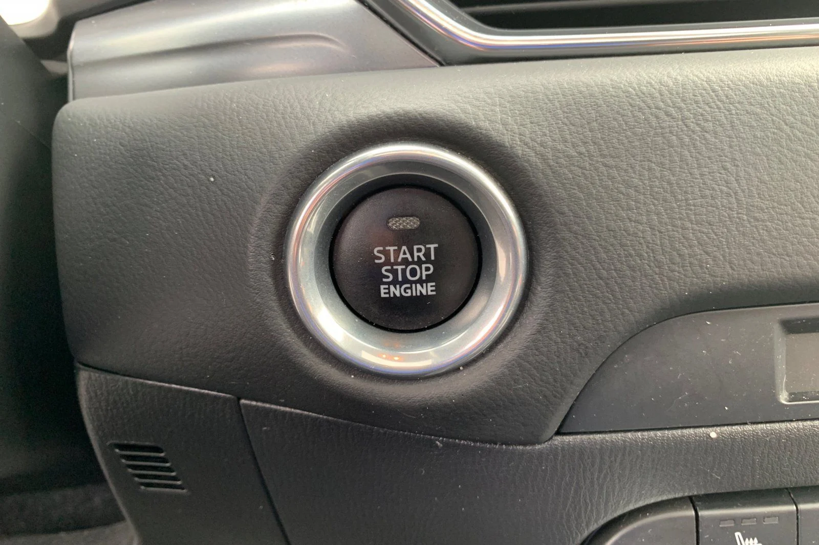 Used 2025 Silver Mazda 2.5 S Preferred Package image 28