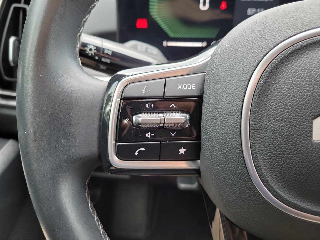 Certified Used 2025 Glacial White Pearl Kia S image 27