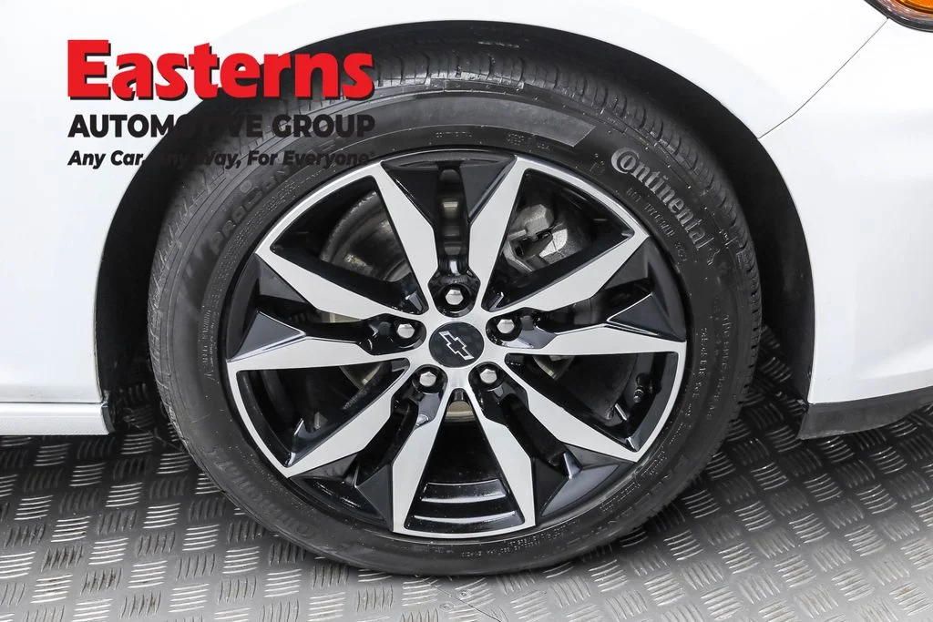 Used 2022 White Chevrolet RS image 29
