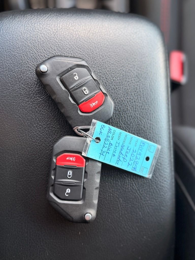 Used 2022 Hydro Blue Pearlcoat Jeep Rubicon image 19