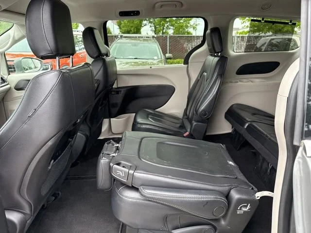 Used 2022 Ceramic Gray Clearcoat Chrysler Touring L image 13