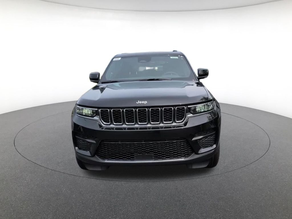New 2026 Diamond Black Crystal Pearlcoat Jeep Laredo X image 14
