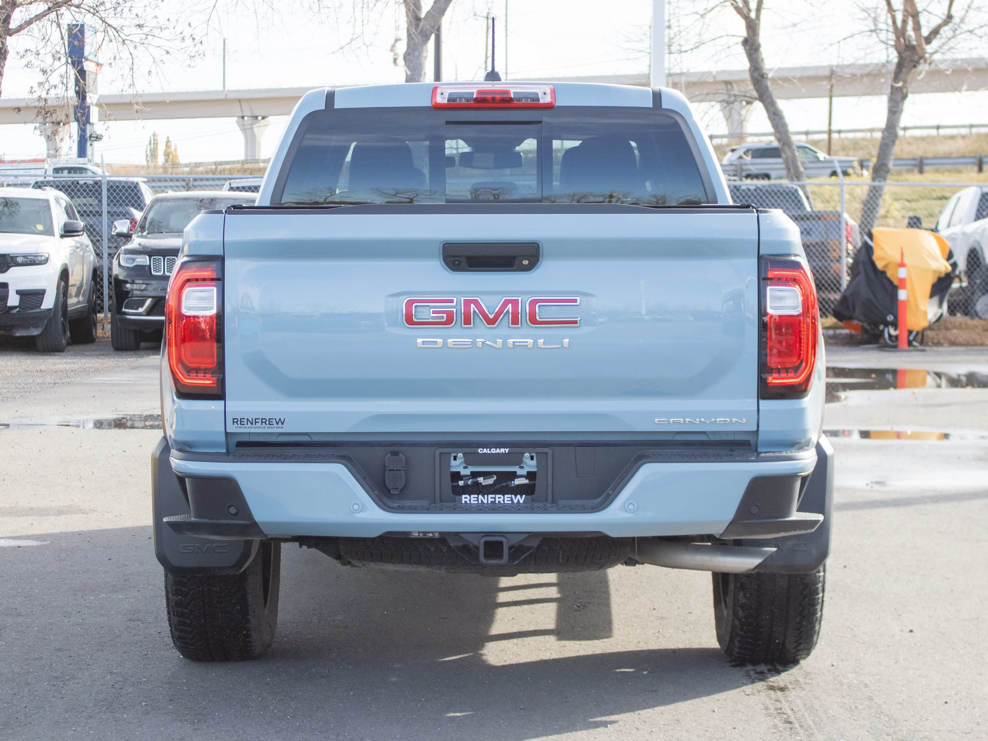 Used 2026 glacier metallic GMC Denali* Crew Cab 4x4, Front Heated/Ventilated Seats & Wheel, Sunroof, Bose Audio image 13