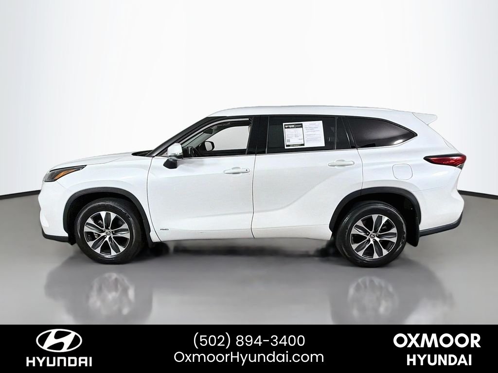 Used 2022 Wind Chill Pearl Toyota Hybrid XLE image 4