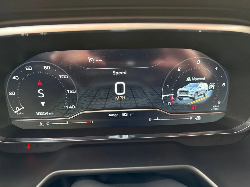2024 GMC Yukon AT4 - Photo 13