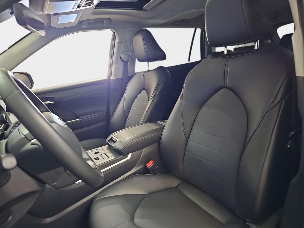 Used 2025 Blue Toyota XLE image 18