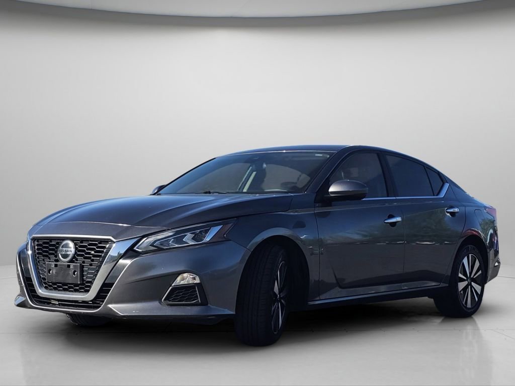 Used 2022 Gun Metallic Nissan 2.5 SV image 19