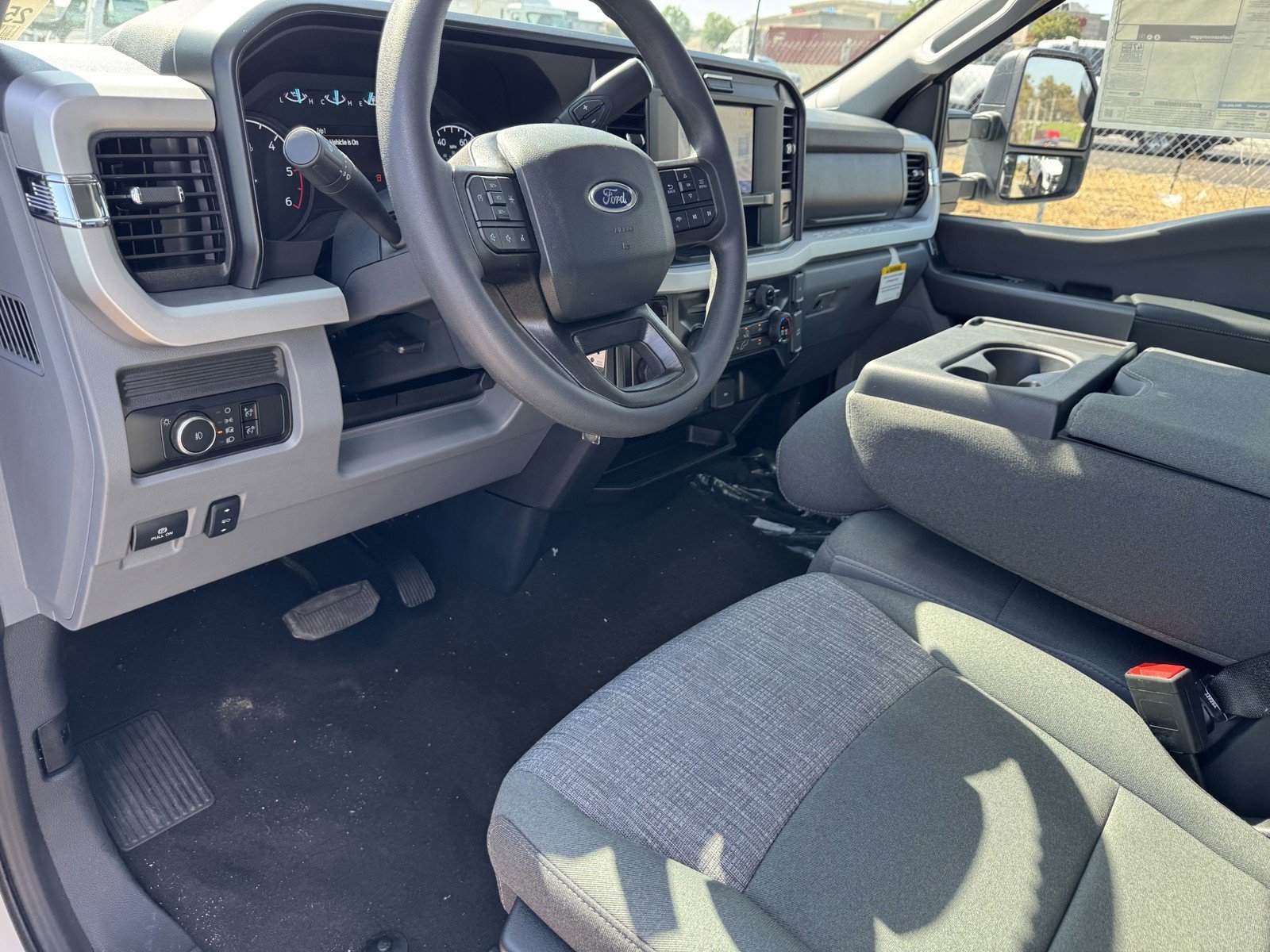 2025 Ford F-550 Super Duty Chassis Cab XLT - Photo 10