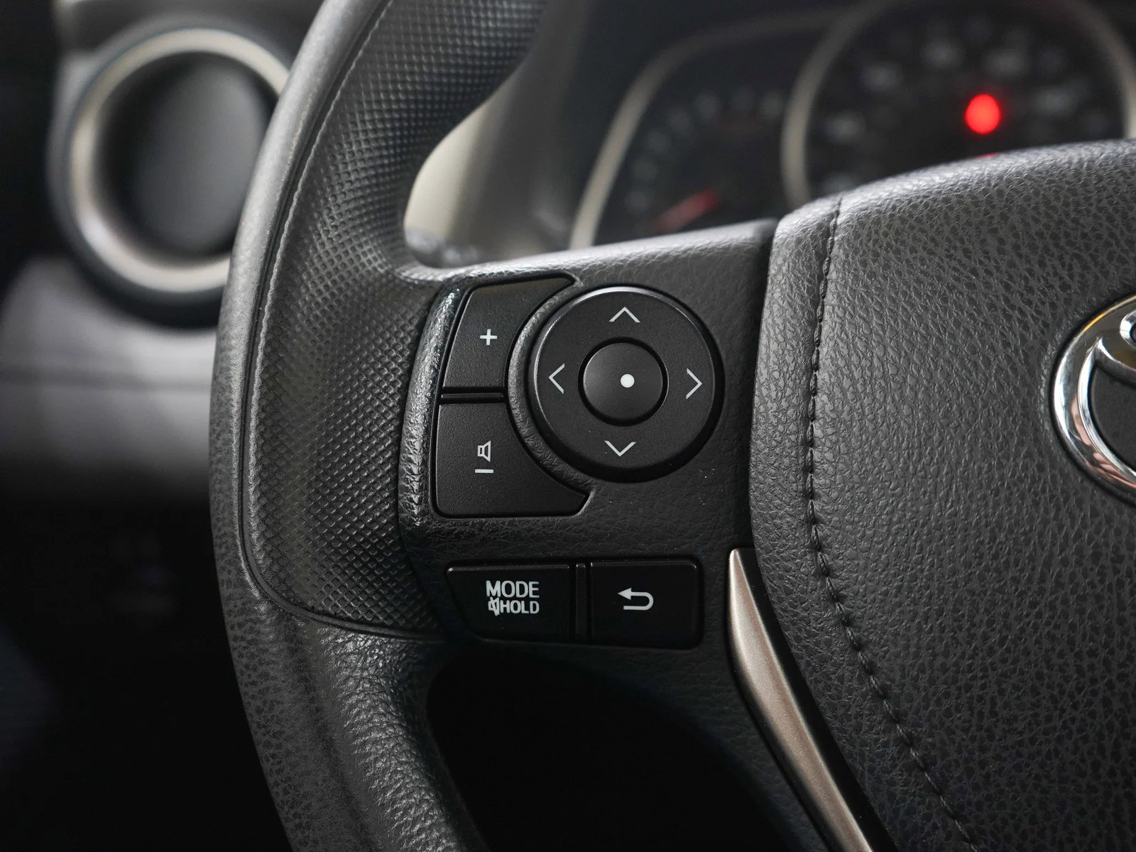 Used 2015  Toyota XLE image 24