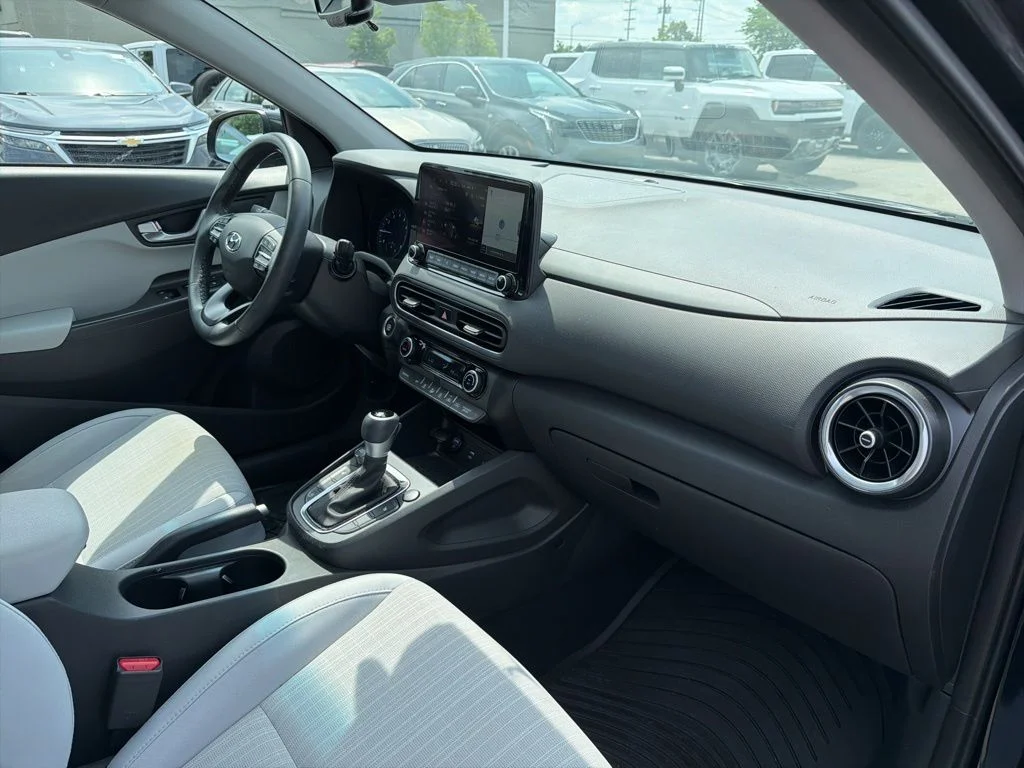 Used 2023 Black Hyundai SEL image 24