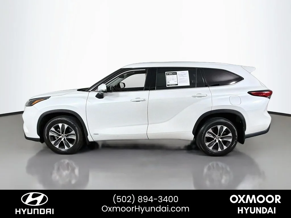 Used 2022 Wind Chill Pearl Toyota Hybrid XLE image 4