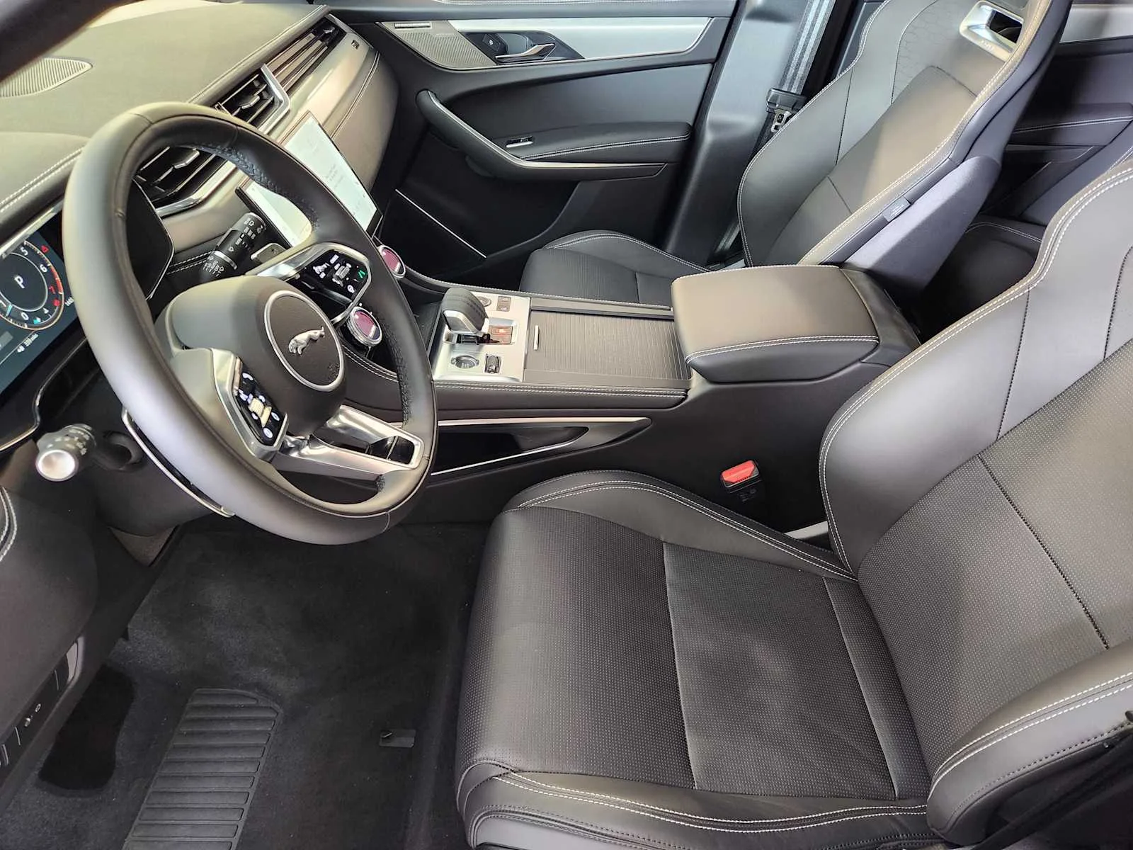 New 2026 Eiger Grey Metallic Jaguar R-Dynamic S image 24