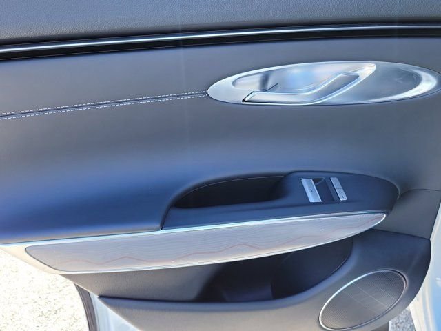 2024 GENESIS GV70 Standard - Photo 11