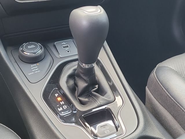 Used 2023 Blue Jeep Altitude image 27