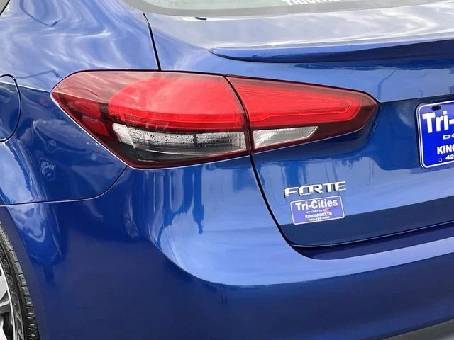 Used 2018 Blue Kia S image 5