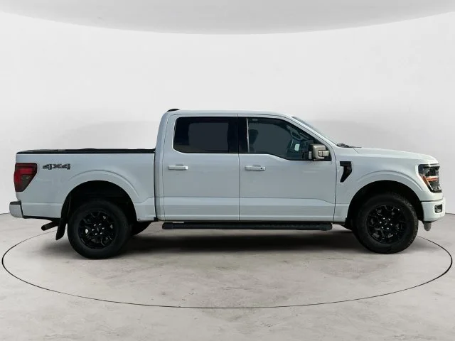Used 2024 Oxford White Ford XLT image 4