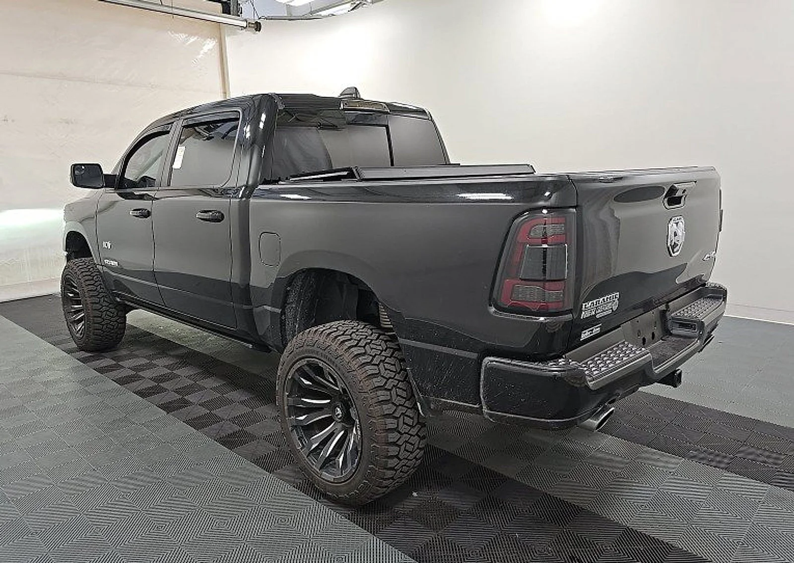 Used 2023 Diamond Black Crystal Pearlcoat Ram Laramie image 4
