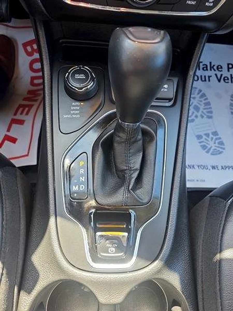 Used 2019 Blue Shade Pearlcoat Jeep Limited 4x4 image 16