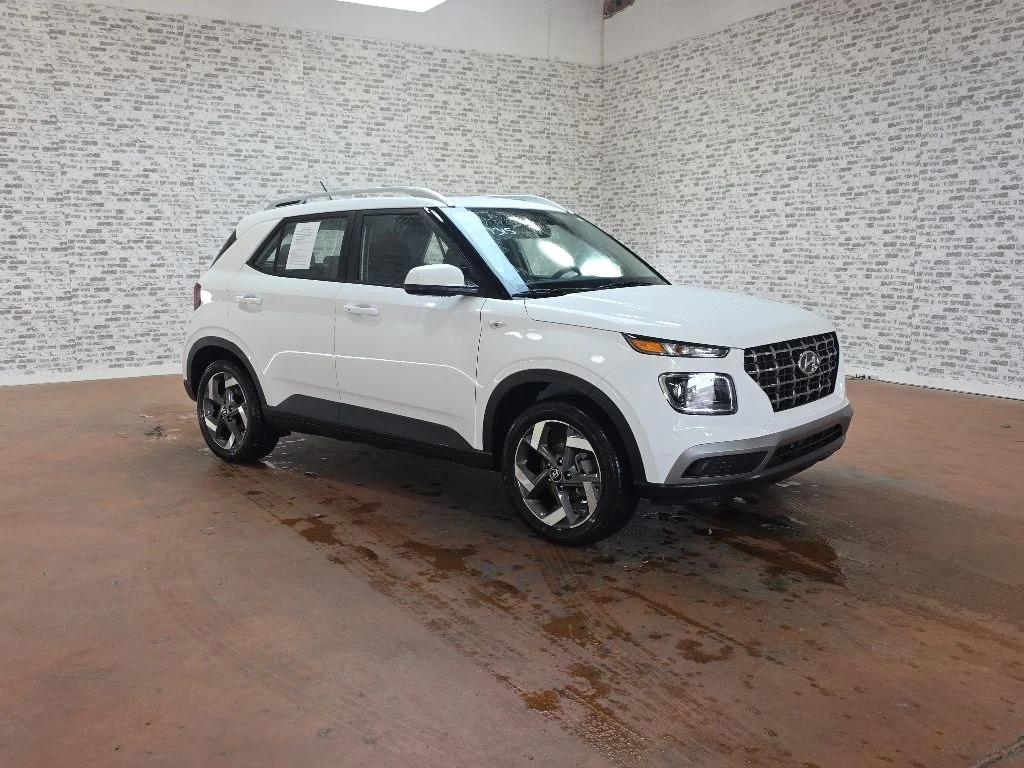 Used 2026 Lunar White Hyundai SEL image 1