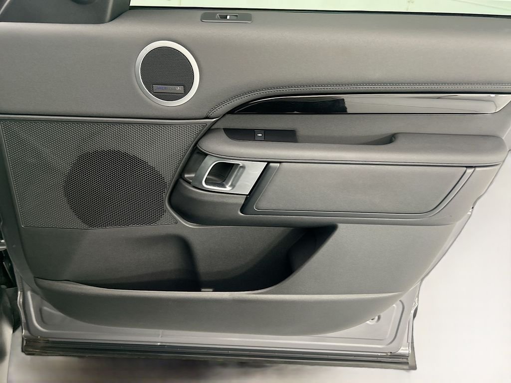 2025 Land Rover Discovery S - Photo 24