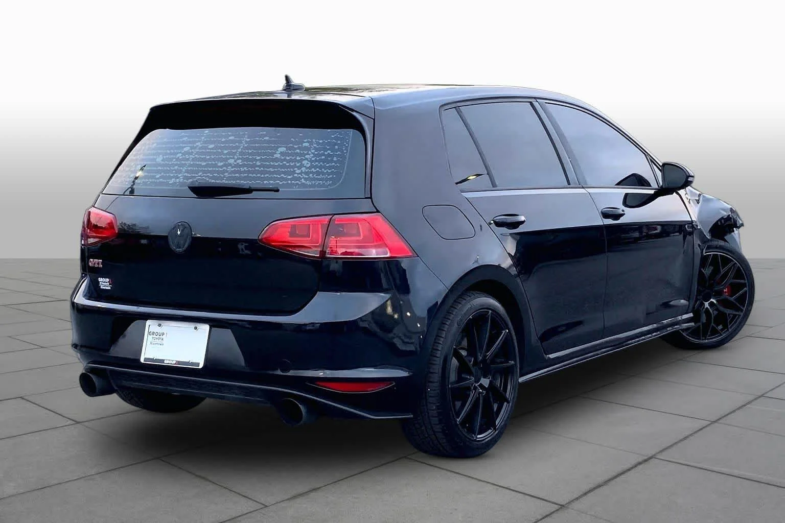 Used 2017 Deep Black Pearl Volkswagen SE image 10