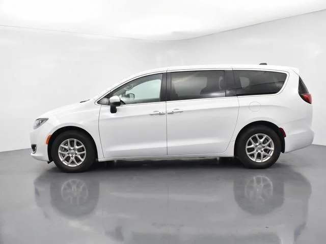 Used 2023 White Chrysler Touring L image 4