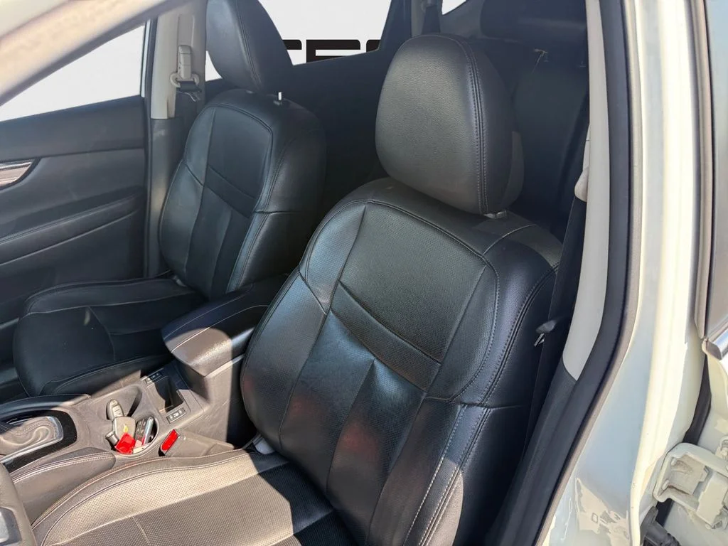 Used 2018 White Nissan SL image 26