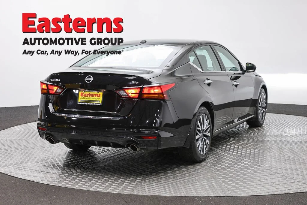 Used 2023 Black Nissan 2.5 SV image 5