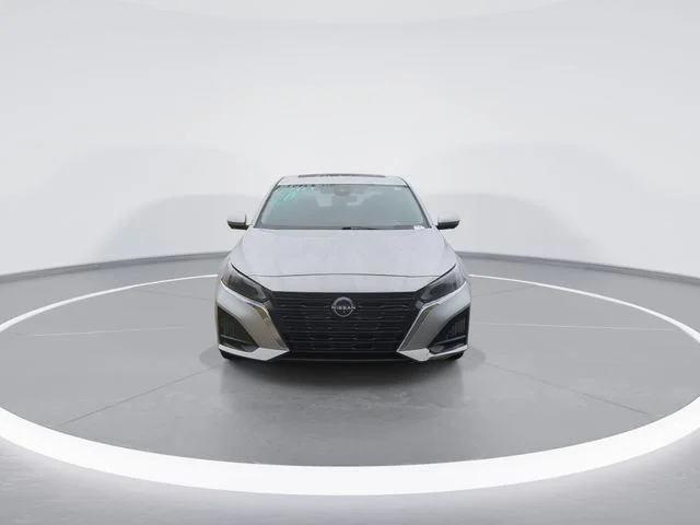 Used 2023 Silver Nissan 2.5 SL image 3