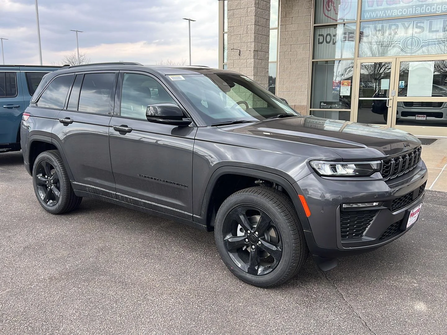 New 2026 Baltic Gray Metallic Clear-Coat Exterior Paint Jeep Limited image 2